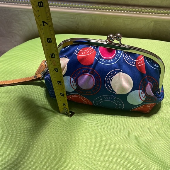 COACH NAVY POLKA DOT KISSLOCK WRISTLET/CLUTCH - Picture 5 of 6